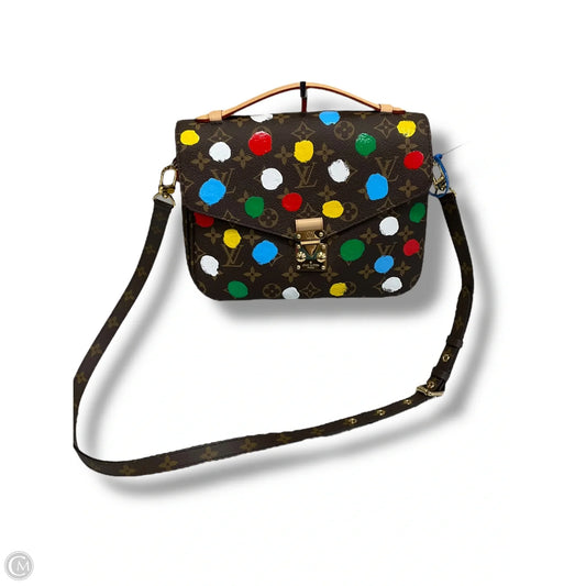 Crossbody Luxury Designer By Louis Vuitton, Size: Medium